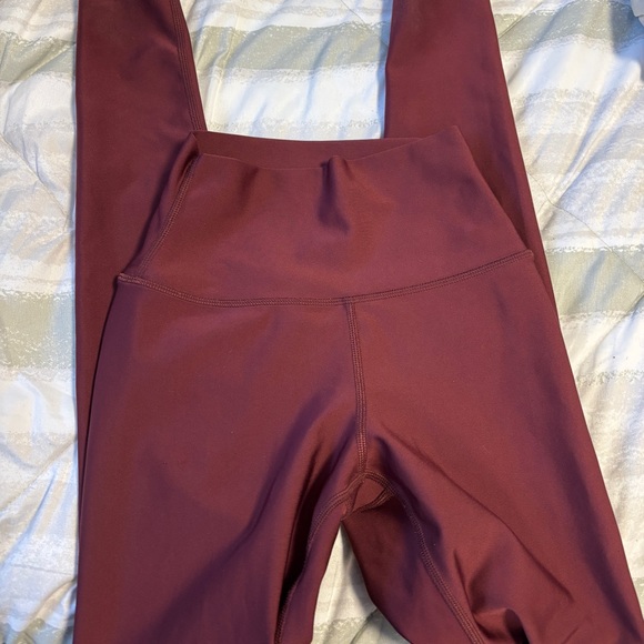 ALO Yoga Women's Burgundy Leggings - Picture 3 of 8